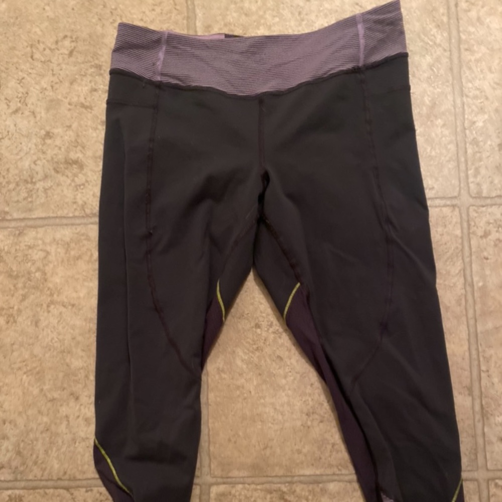 Size 8 lululemon crop Capri